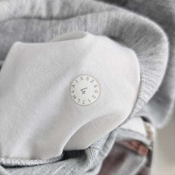 lululemon Wome's Hoodie -Size 4 - Picture 2 of 7